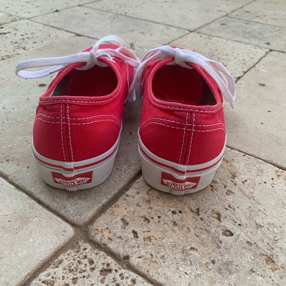 Red Van Authentic - Picture 3 of 11